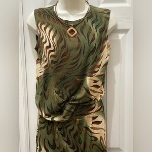 George Women's Grn and Brn Top w skirt.. Top is size 6/8 skirt size 9/10 Ptp 18”